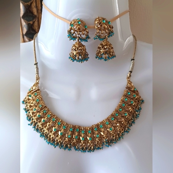 GOLD PLATED BLUE AND CHOKER NECKLACE SET - Picture 1 of 7
